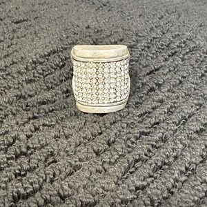 ✨Gunmetal Rhinestone ring✨